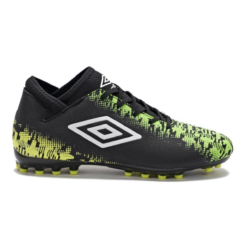 botas de fútbol umbro