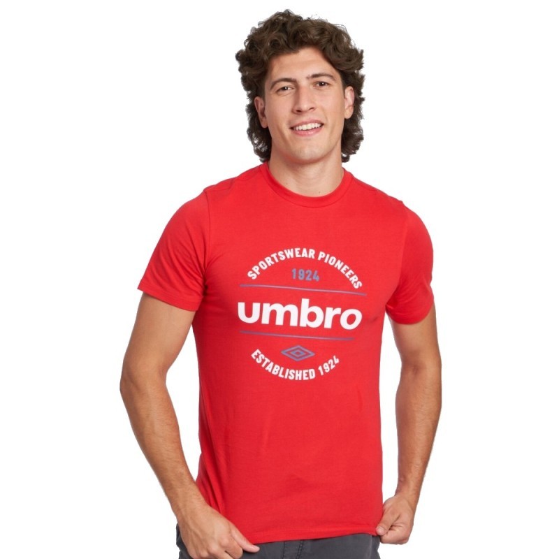 camiseta roja umbro para salir o tu dia a dia