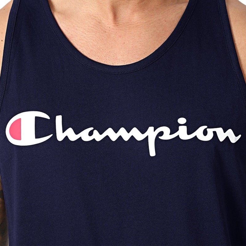 camiseta champion con estampado del logo en el pecho